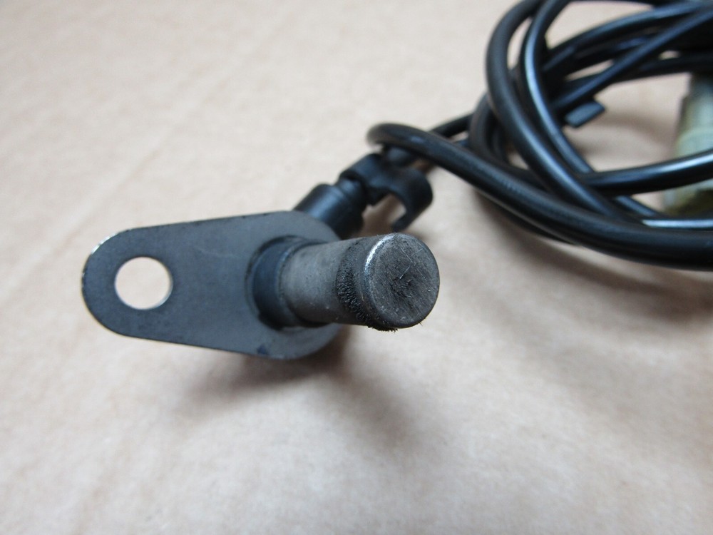 Triumph Tiger 800 2011 front ABS sensor (14638)