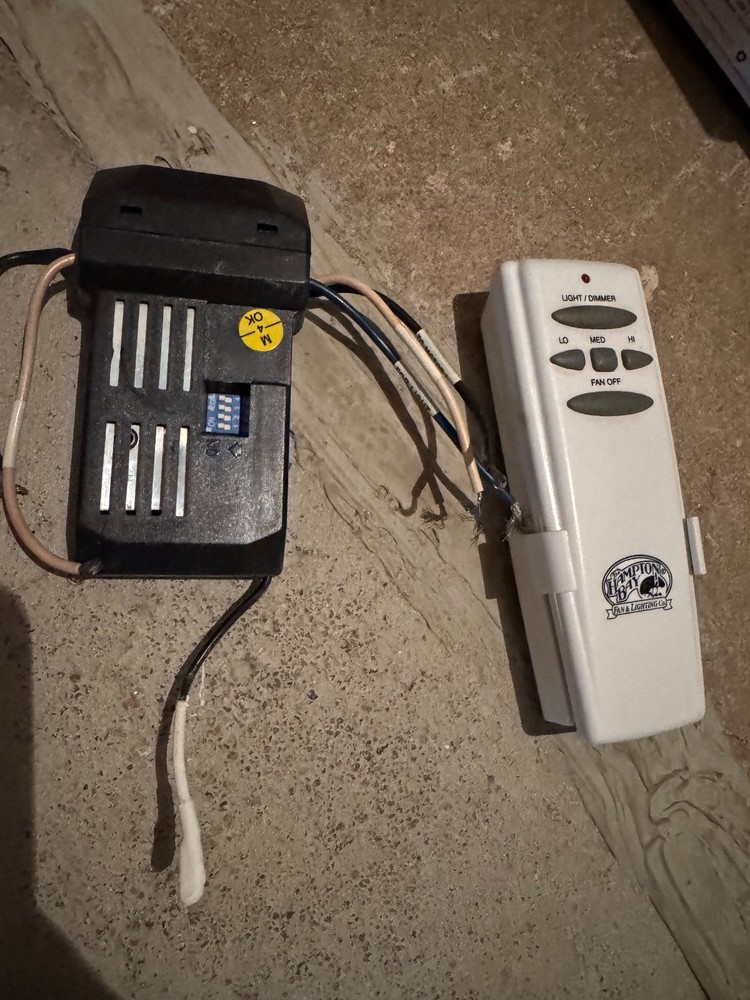 Hampton Bay Ceiling Fan Remote UC7078T with controller