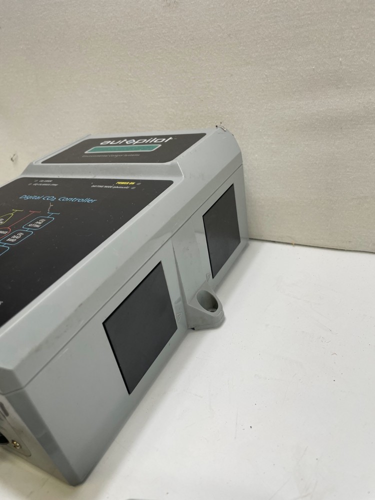 Hydrofarm Autopilot Digital CO2 Controller Gray & Black Adjustable Mode with Bag
