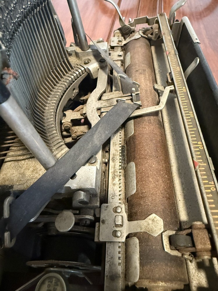 Rare ANTIQUE Imperial Model D Typewriter