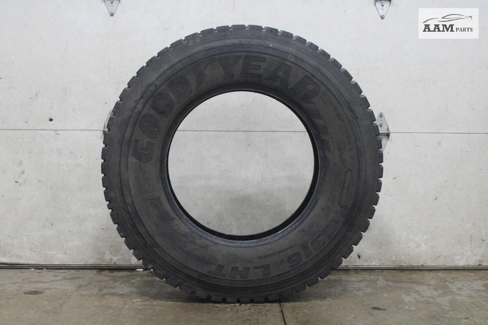 2018-2024 FREIGHTLINER CASCADIA TIRE GOODYEAR 295/75 R22.5 16/32 NDS OEM