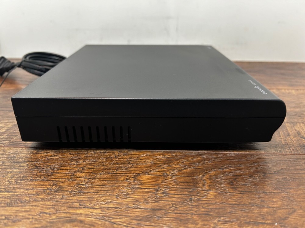 Capello Model CVD2216BLK Compact DVD/CD w/Remote