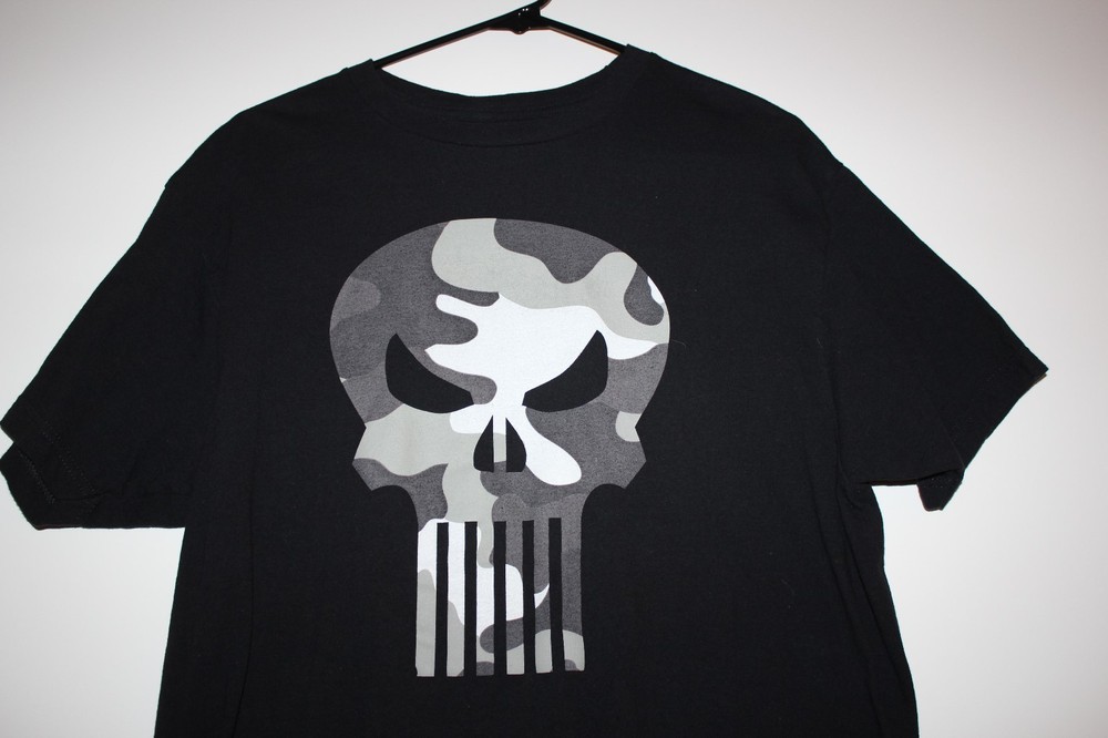 Marvel Comics "The Punisher" Tee Shirt - Large - Black