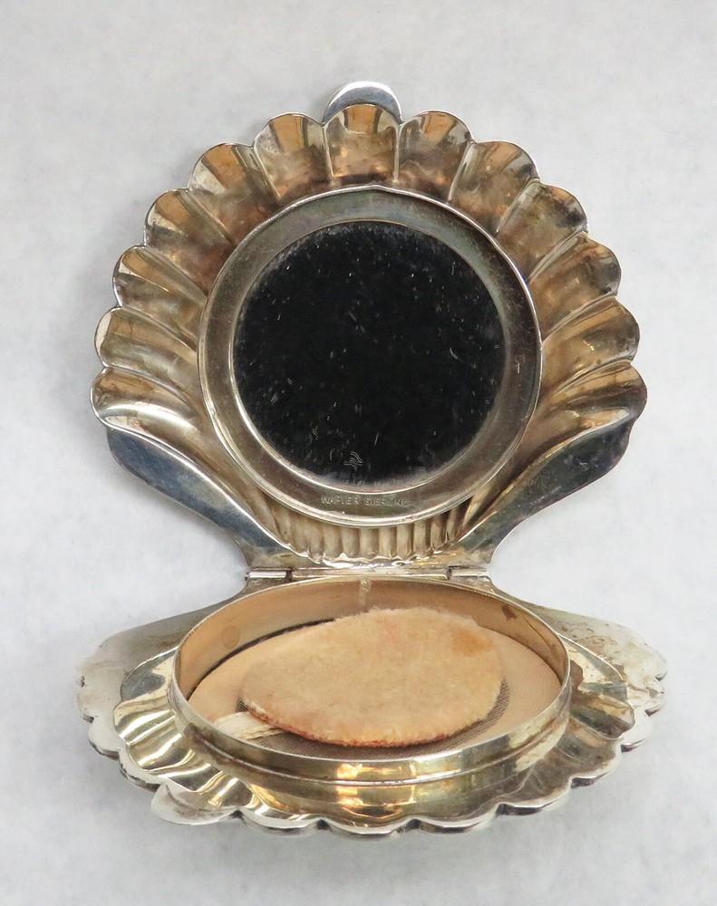 VINTAGE NAPIER STERLING SILVER SCALLOP SHELL BOX / COMPACT