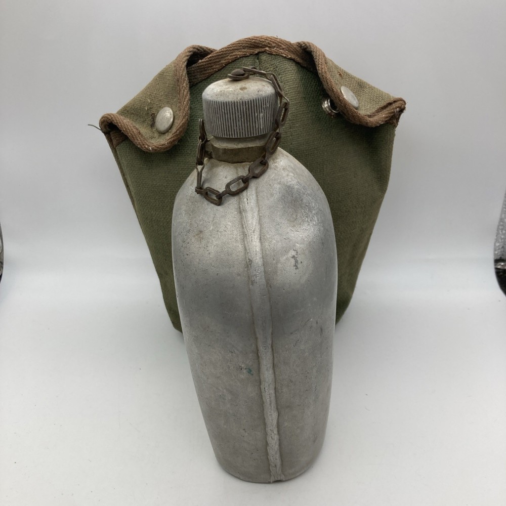 ORIGINAL WWII US ARMY INFANTRY A.G.M.CO. 1942 CANTEEN With Cover Attached Lid