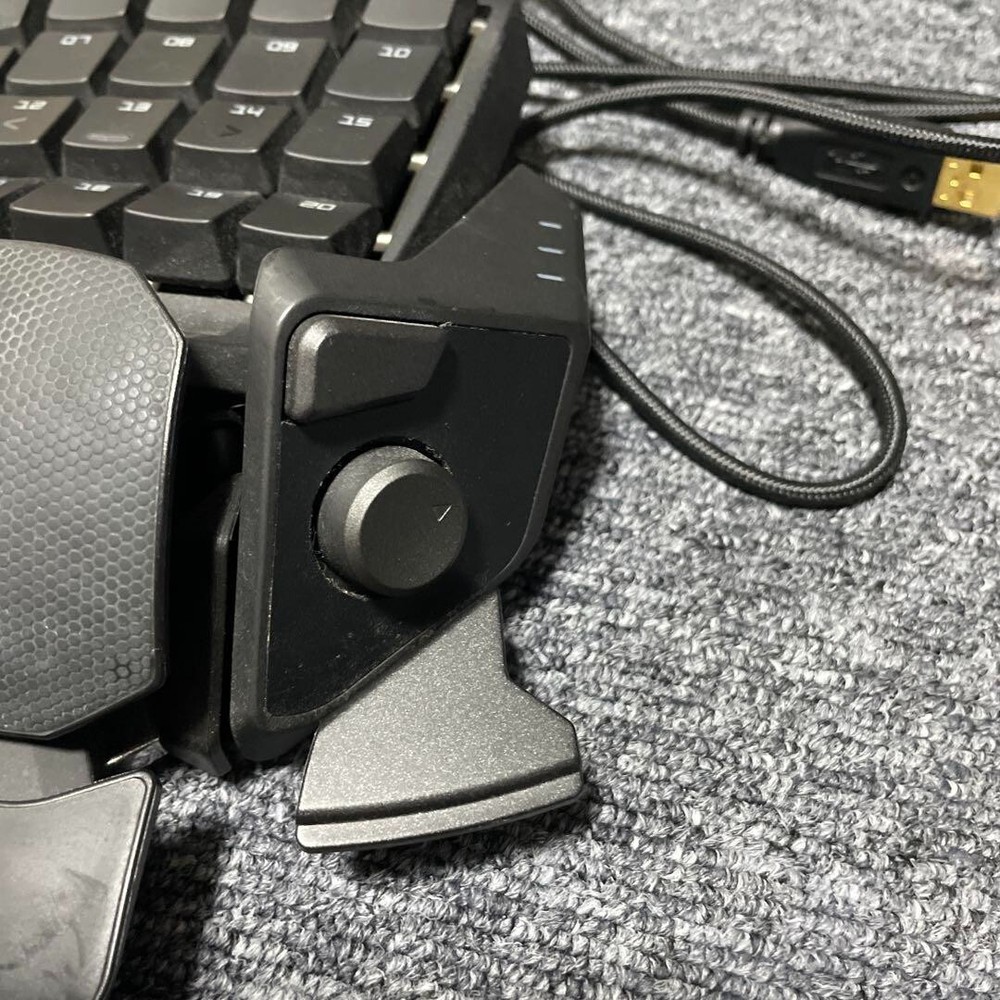 JUNK Razer Orbweaver Chroma gaming device