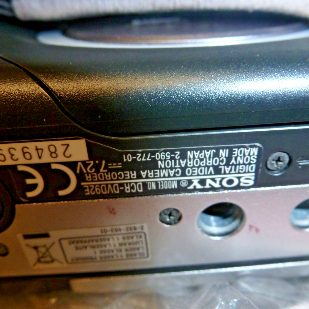 Sony DCR-DVD92E Handycam Bundle