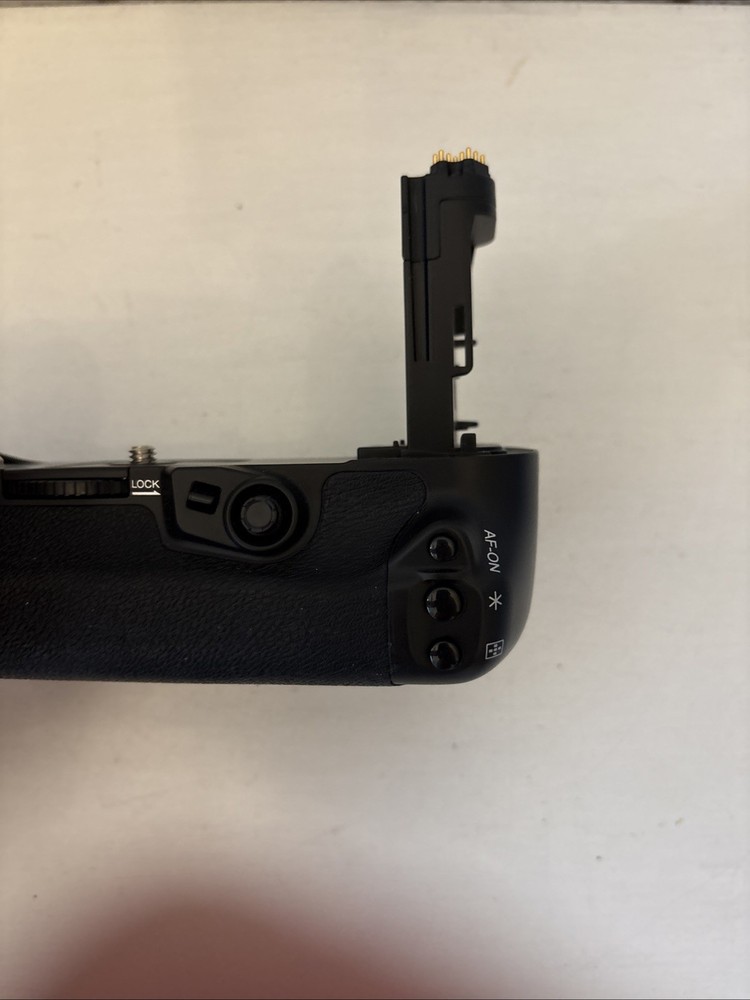 Meike Multi-Power Battery Pack MK-7DR II