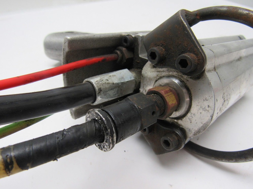 Ebbert Engineering Pneumatic Rivet Gun for Riveting Solutions Machine