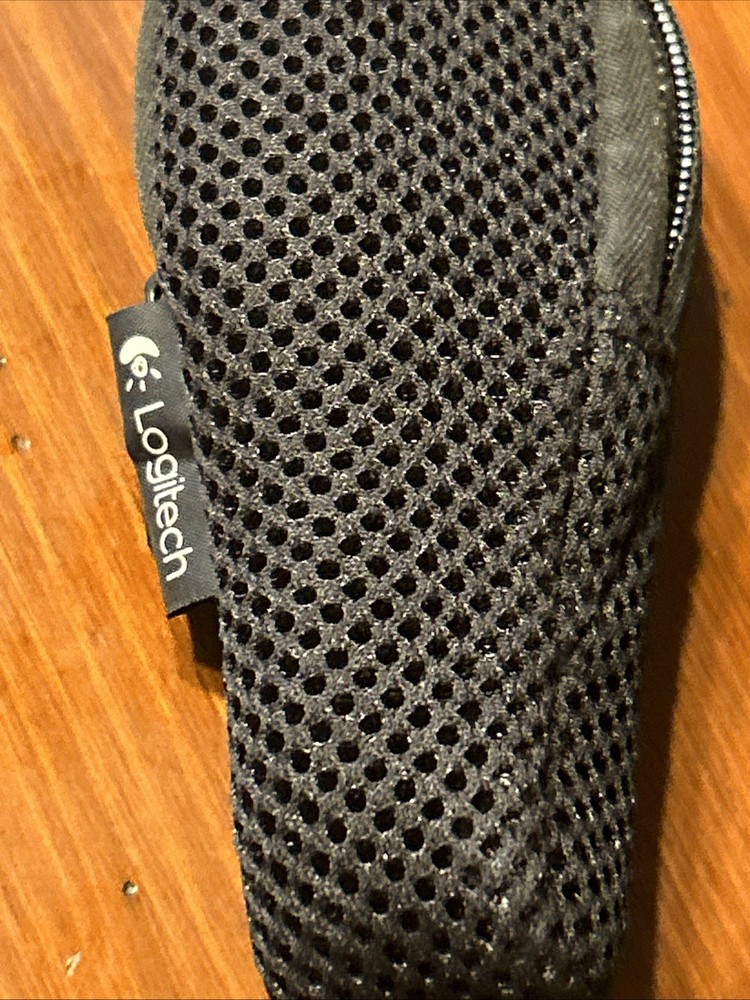 Logitech R400 Wireless Presenter USB Remote Control Black With Case ,