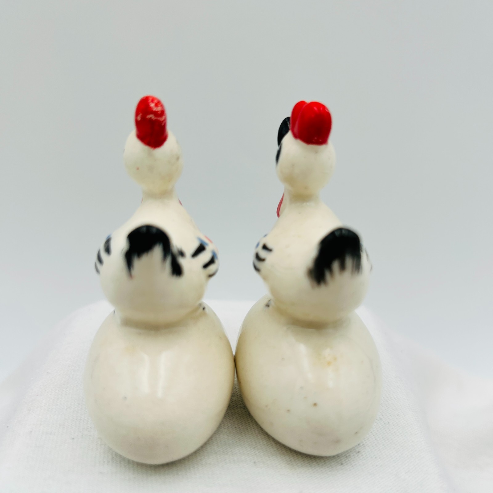 Hand Painted Chickens Roosting on Eggs Vintage Salt Pepper Shakers Made in Japan