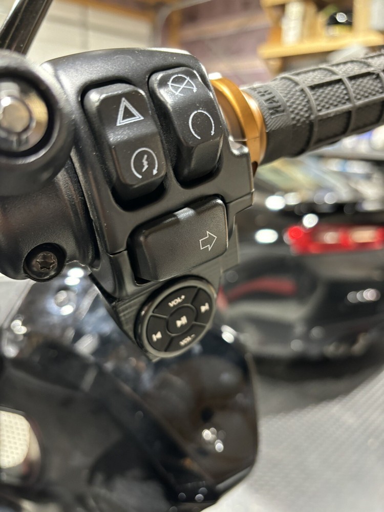 🇺🇸 HALREY DAVIDSON LOW RIDER S/ST CUSTOM BLUETOOTH MOUNT AND CONTROLLER 🇺🇸