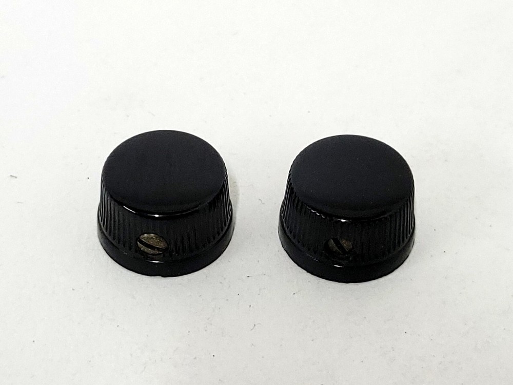 pair Daka-Ware 1450 Knobs - nos - excellent - for 1/4" Dia Shafts - Dakaware