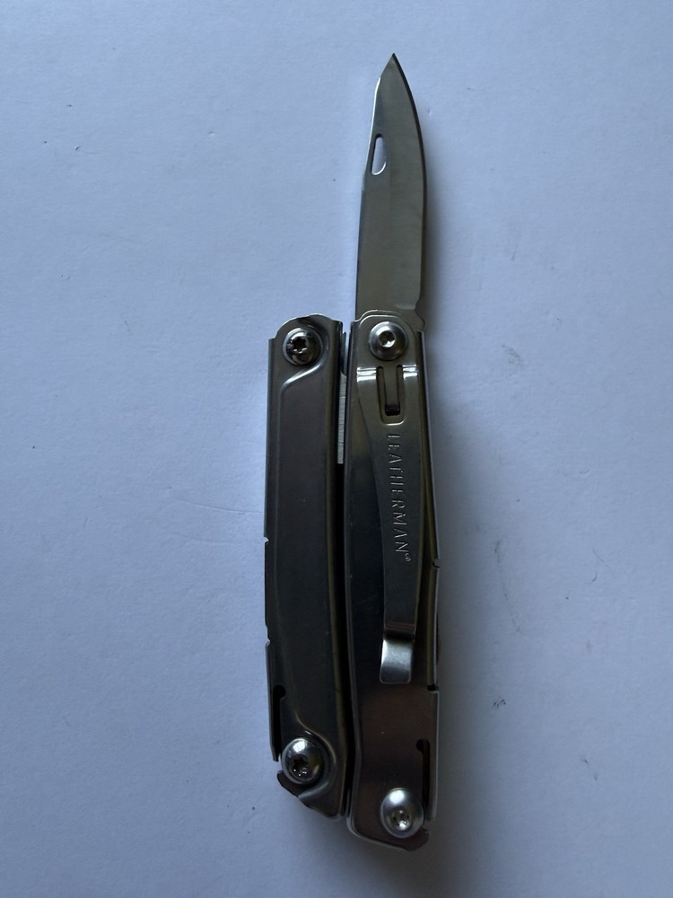 Leatherman multi-tool: Rev Good Condition - FREE SHIPPING