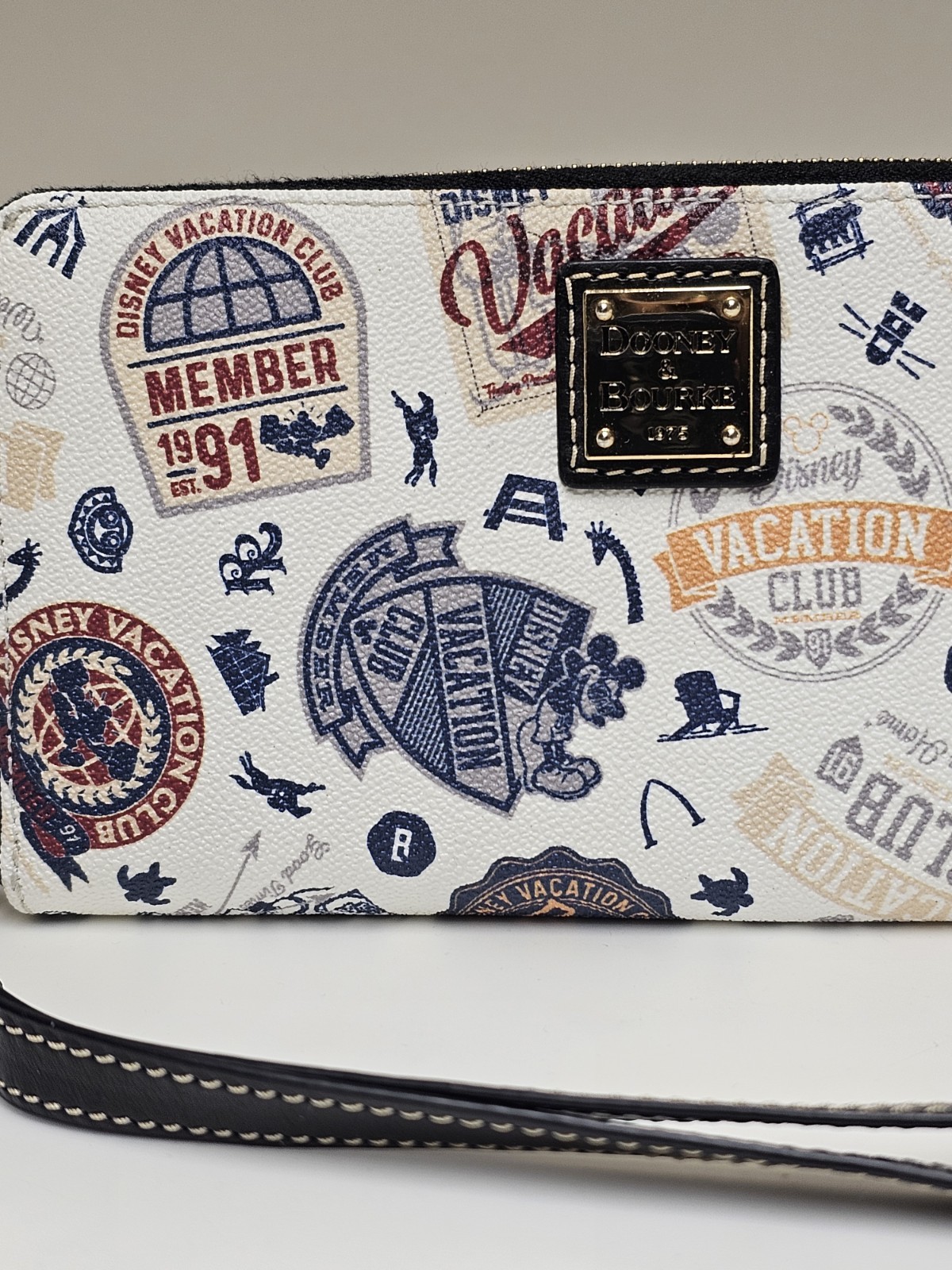 DVC Disney Vacation Club Dooney & Bourke Wallet Wristlet