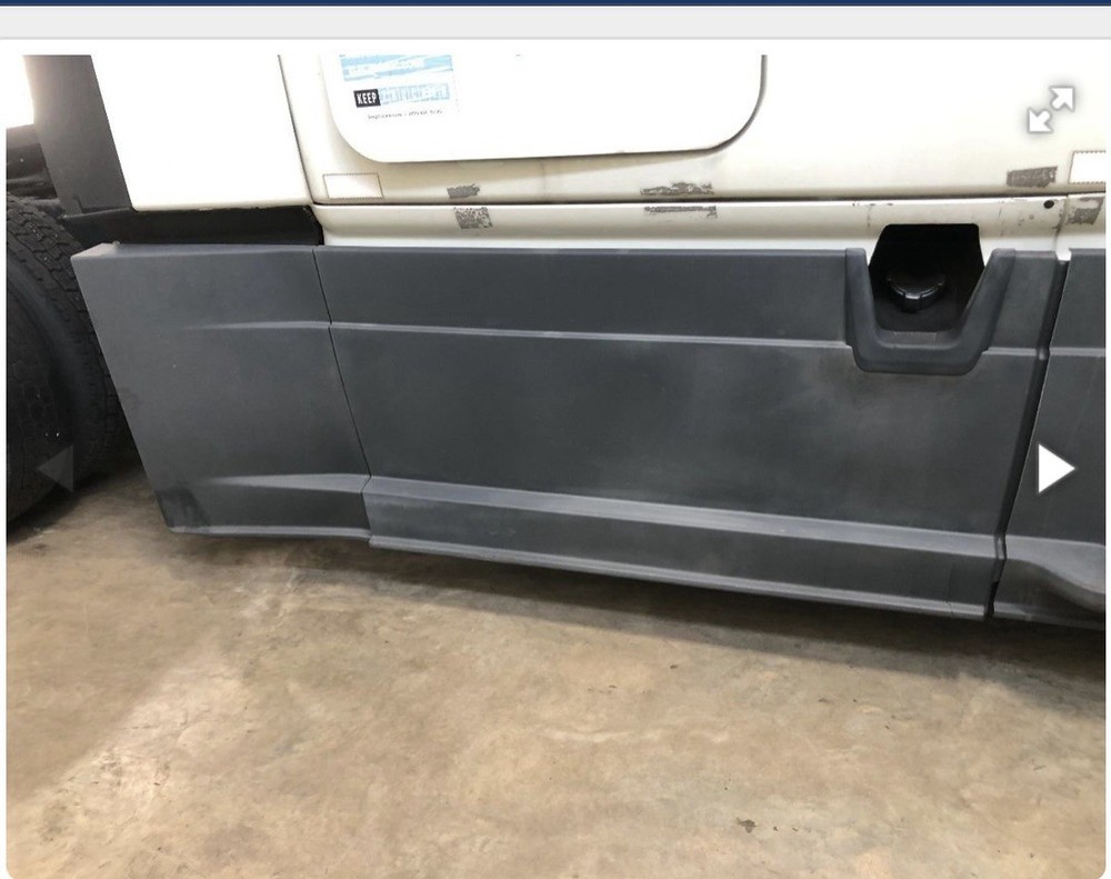 Chasis fairing(Freightliner Cascadia)passenger side