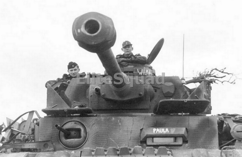 WW2 Picture Photo 1943 German soldiers in a Panzer IV tank Belgium 0704