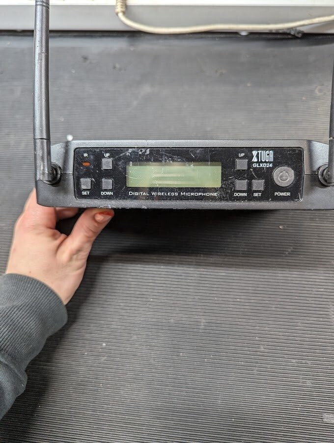 XTUGA GLXD24 Digital Wireless Microphone Receiver - Used Working