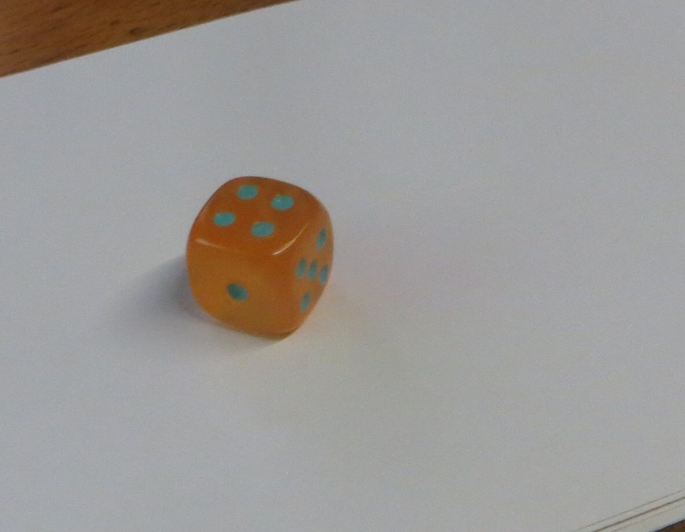 Crystal Caste - Satin honey d6 pips 12 mm - OOP dice