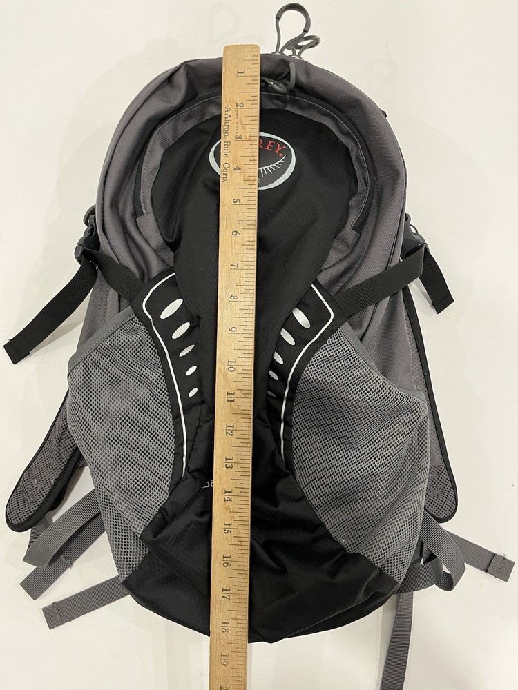 Osprey Daylite Hiking H2O Hydration Backpack Daypack Bag Black/Gray EUC
