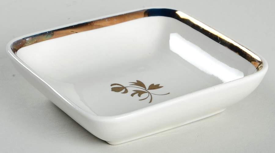 Red Cliff Tea Leaf Nut Dish 575518