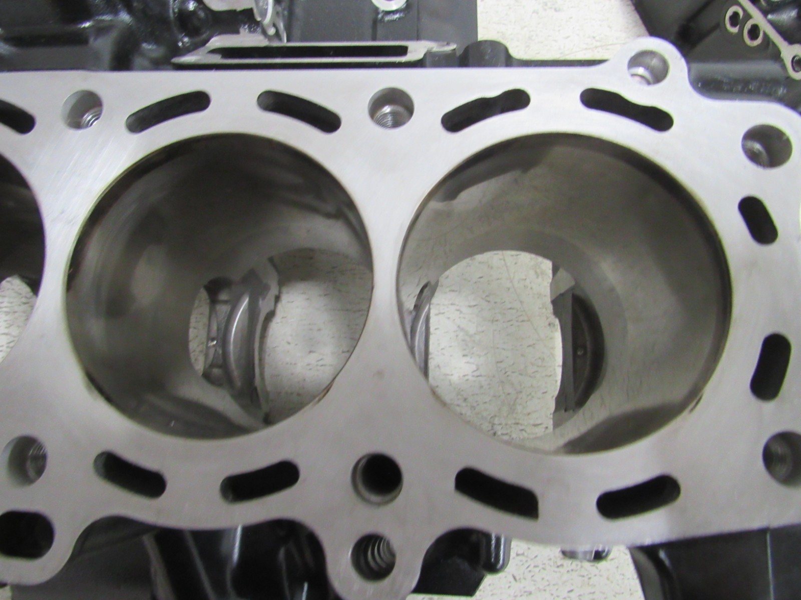 KAWASAKI NINJA ZH2 H2 ZR1000 ENGINE CASES CRANK CASE STOCK OEM #GZ27