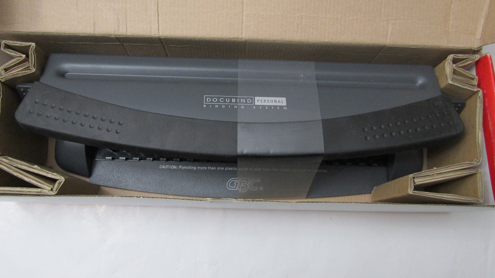 GBC Docubind Personal Presentation Binding System Machine CombBIND #7704100