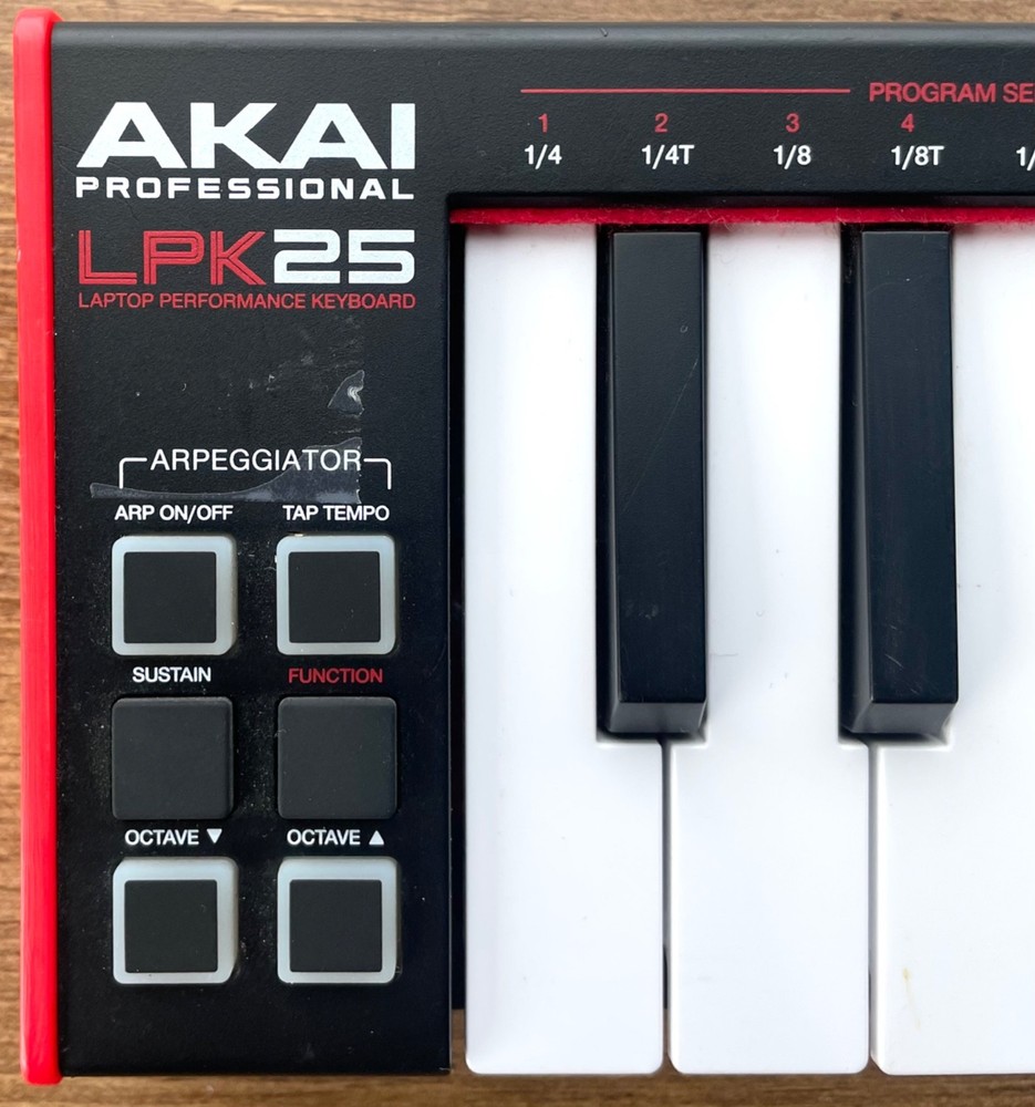 AKAI Professional LPK25 USB-MIDI Controller Laptop Keyboard POWERS ON READ