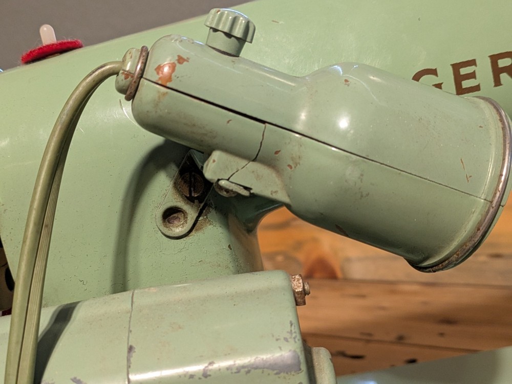 SINGER Model 185J Sewing Machine