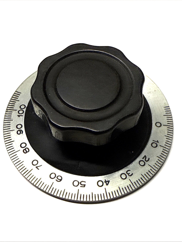 one black knob same as the PARASET black knob -no dial
