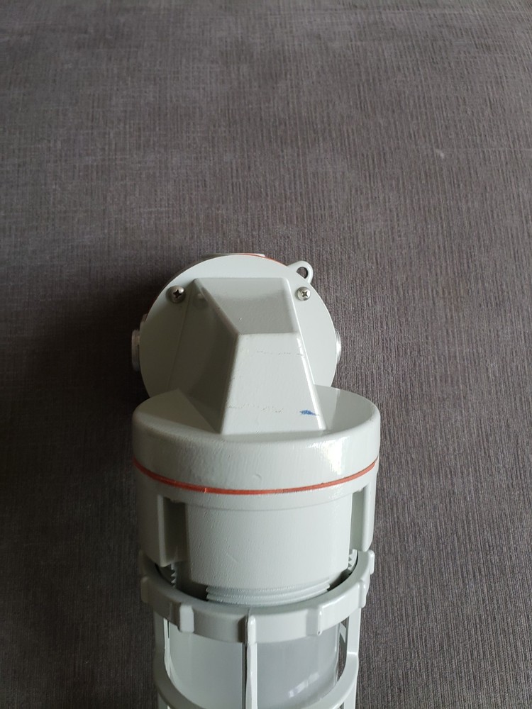 AZZ Incorporated Explosion Proof Light 26W - AVP26LUHFGW - UNTESTED - READ DESC.