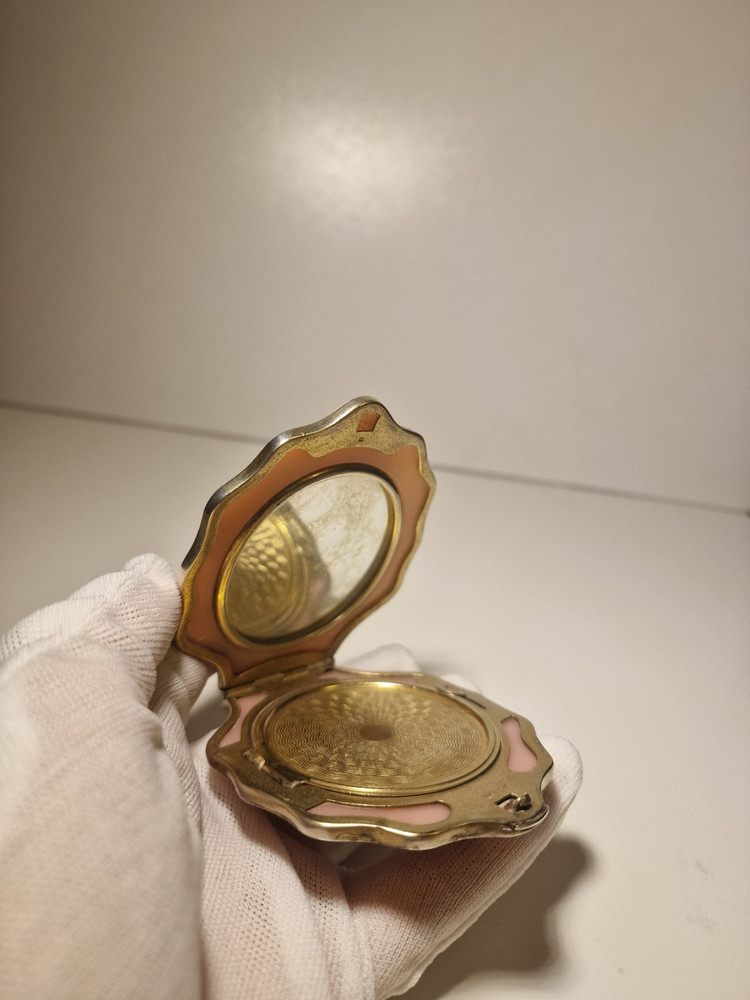 Russian powder box