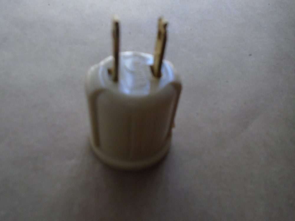 PASS & SEYMOUR WHITE SOCKET ADAPTOR 660W AND 125V