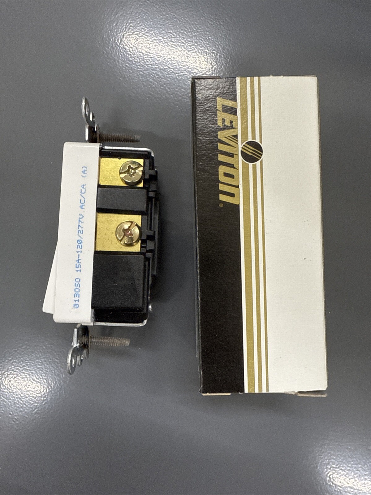 Leviton 5604-2W 15 Amp, 120/277 Volt, Decora Rocker 4-Way AC Switch, Residential