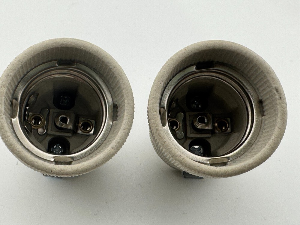 Rebaydo™ 2pcs F519 E26/E27 Lamp Holder with Mounting Bracket