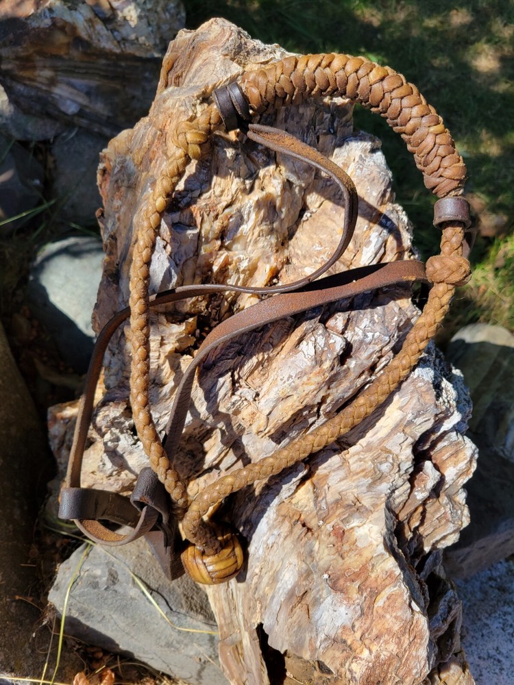 ANTUQUE RAWHIDE BOSAL KEATHER HALTER