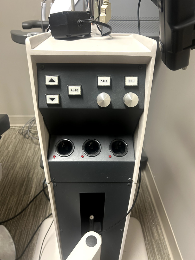 Reliance Optometry Stand and TopCon Slit Lamp Bundle