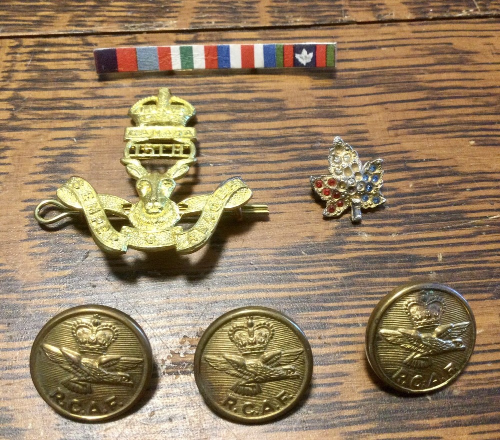 WW2 15th Alberta Light Horses Pin & RCAF Buttons
