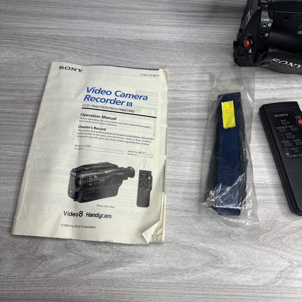 SONY HANDYCAM CAMCORDER CCD-TR82 with Extras **UNTESTED**