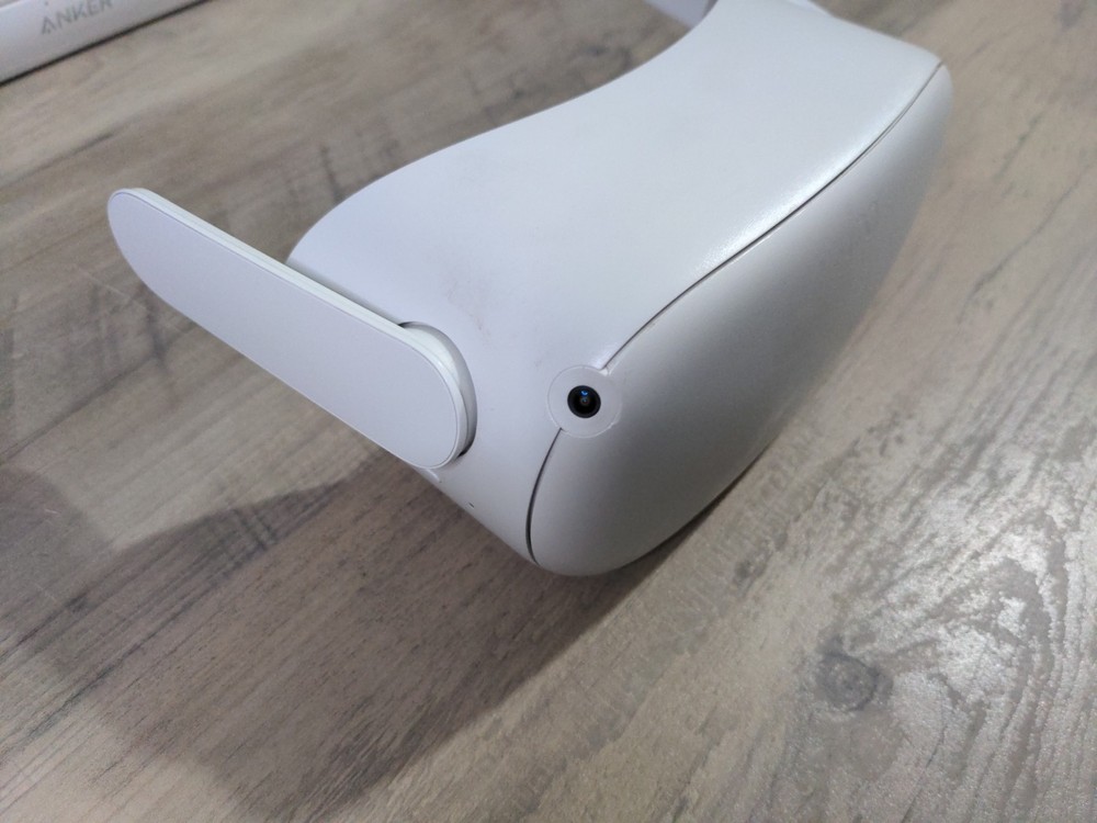 Oculus Meta Quest 2 VR Headset 128GB + Controller Pair + Anker Charger