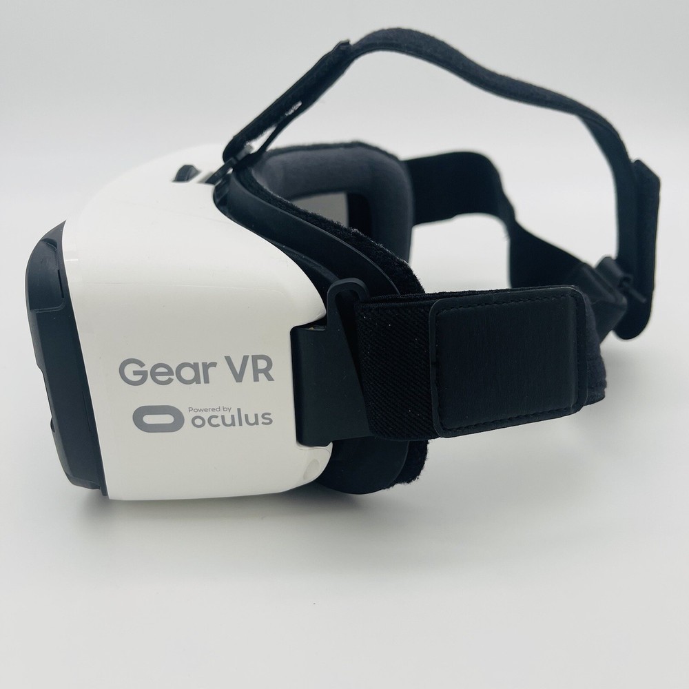 SAMSUNG GEAR VR HEADSET POWERED BY OCULUS SM-R322 MISSING FRONT PLASTIC COVER