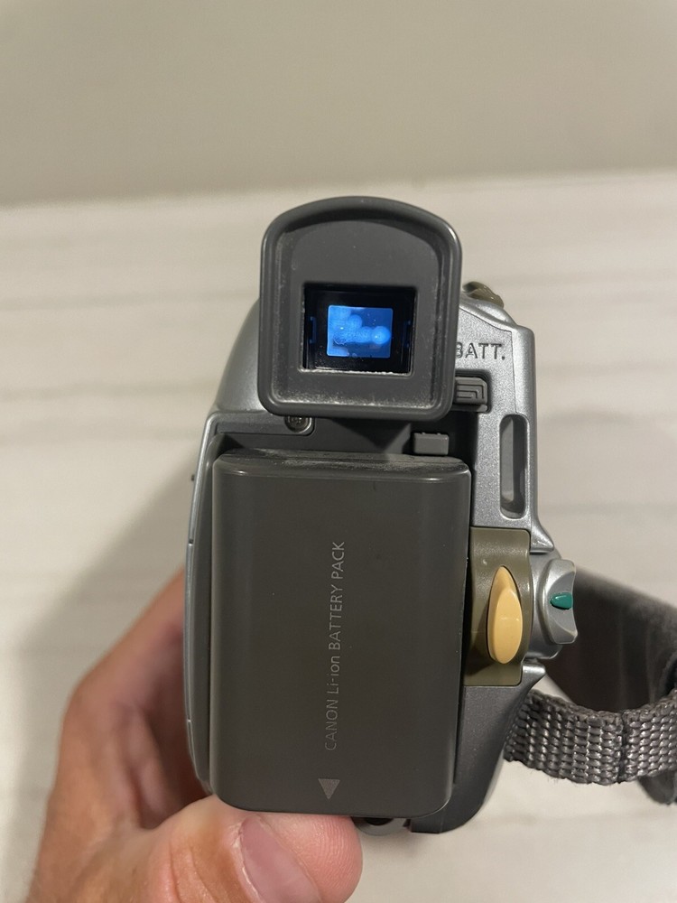 Canon ZR200 MiniDv Camcorder Bundle. Tested And Working