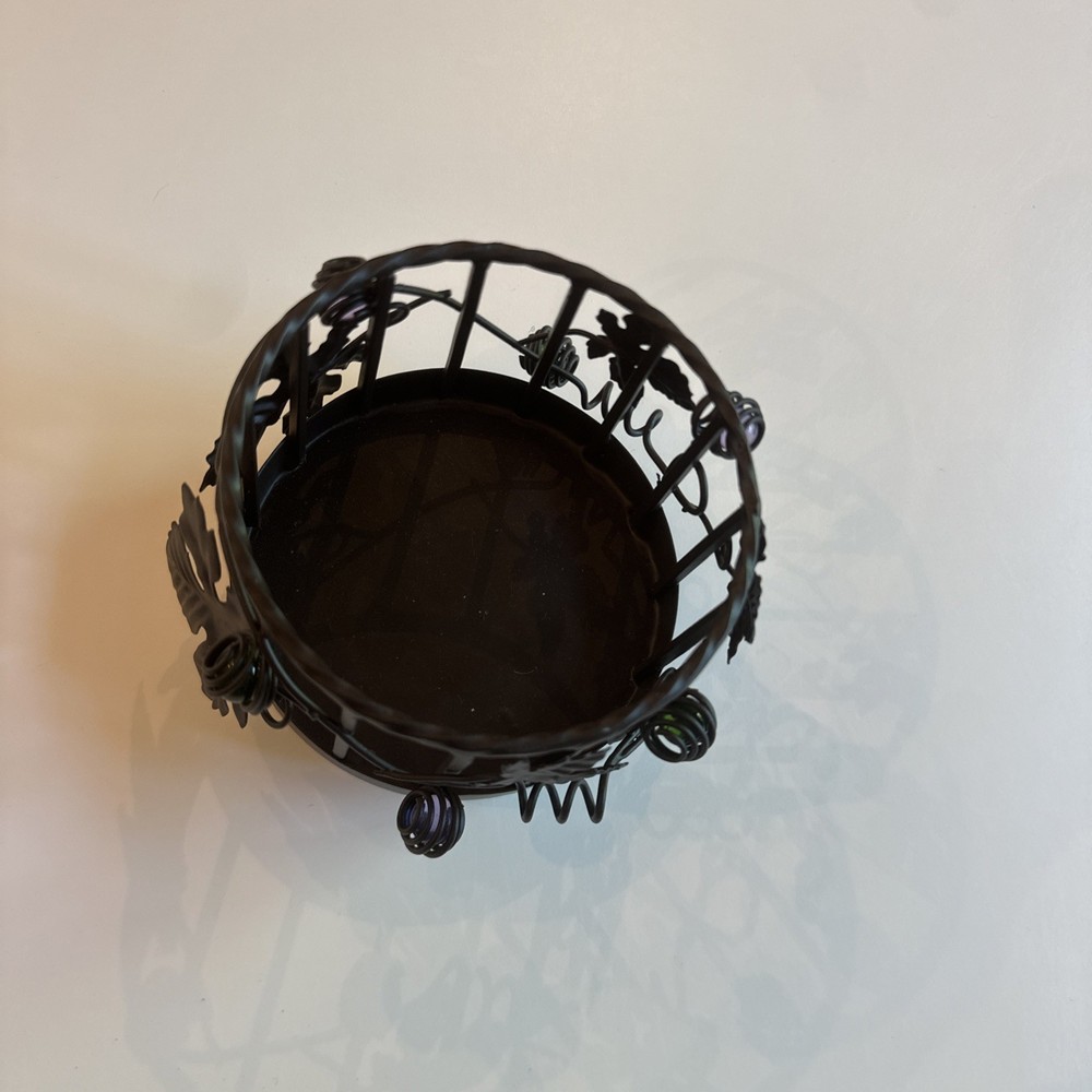 Metal Wine Bottle Drip Tray with Decorative Vines