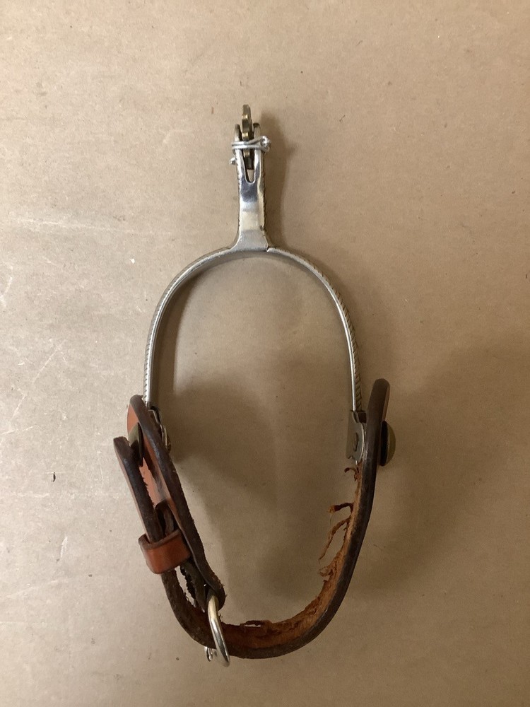 PAIR SPURS & BROWN LEATHER (G29012424)