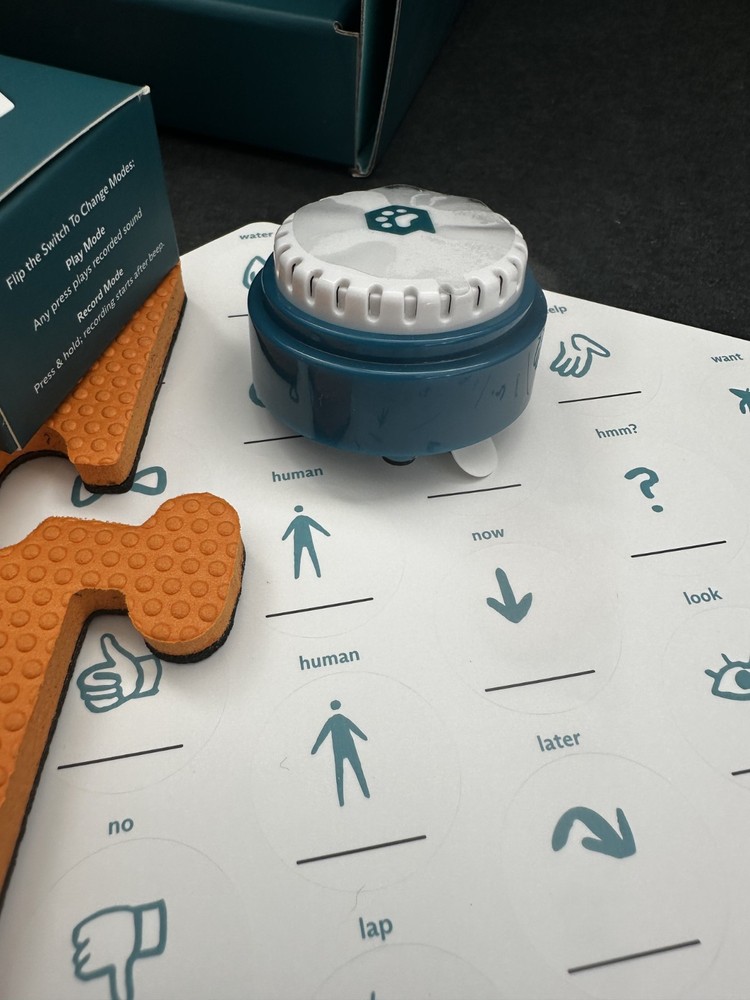 FluentPet Get Started Kit – 6 Buttons + 3 Tiles + Stickers – Gift-Ready – Used