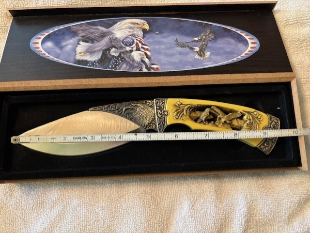 Vintage Eagle Custom Hunting Knife w/ Custom Box- GREAT Condition