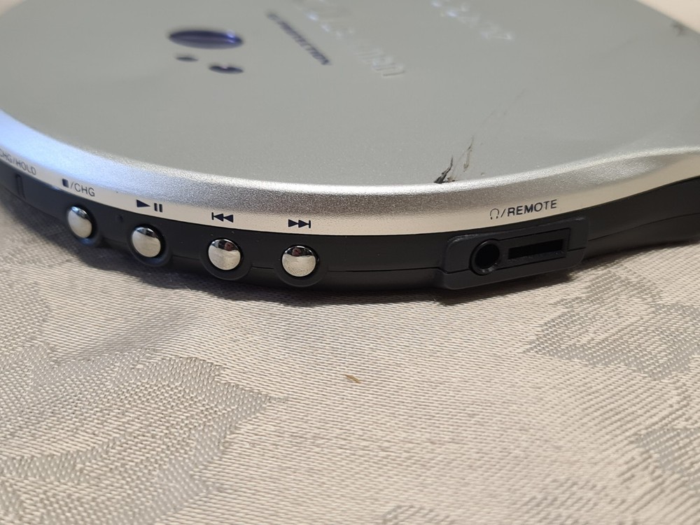 SONY Walkman D-EJ915 CD Player & Battery Case