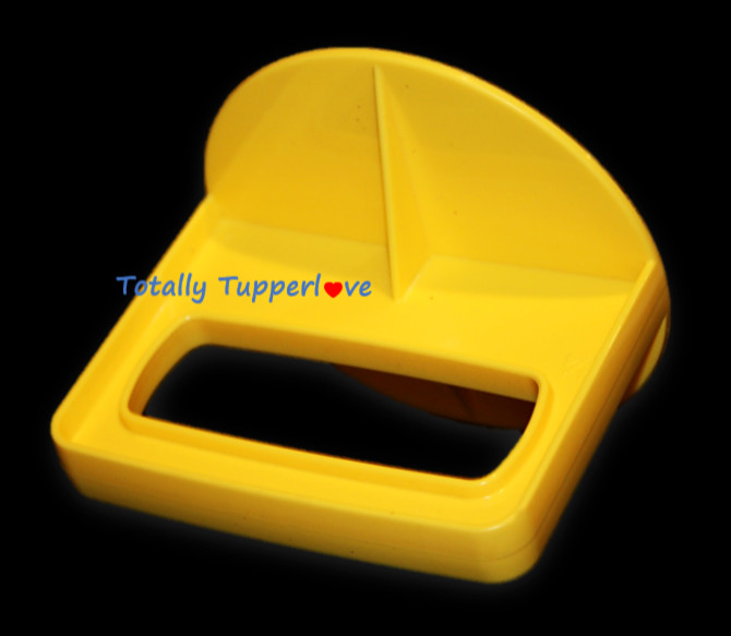 1 Tupperware Hamburger Press REPLACEMENT Round Insert Piece Yellow Vintage 1926