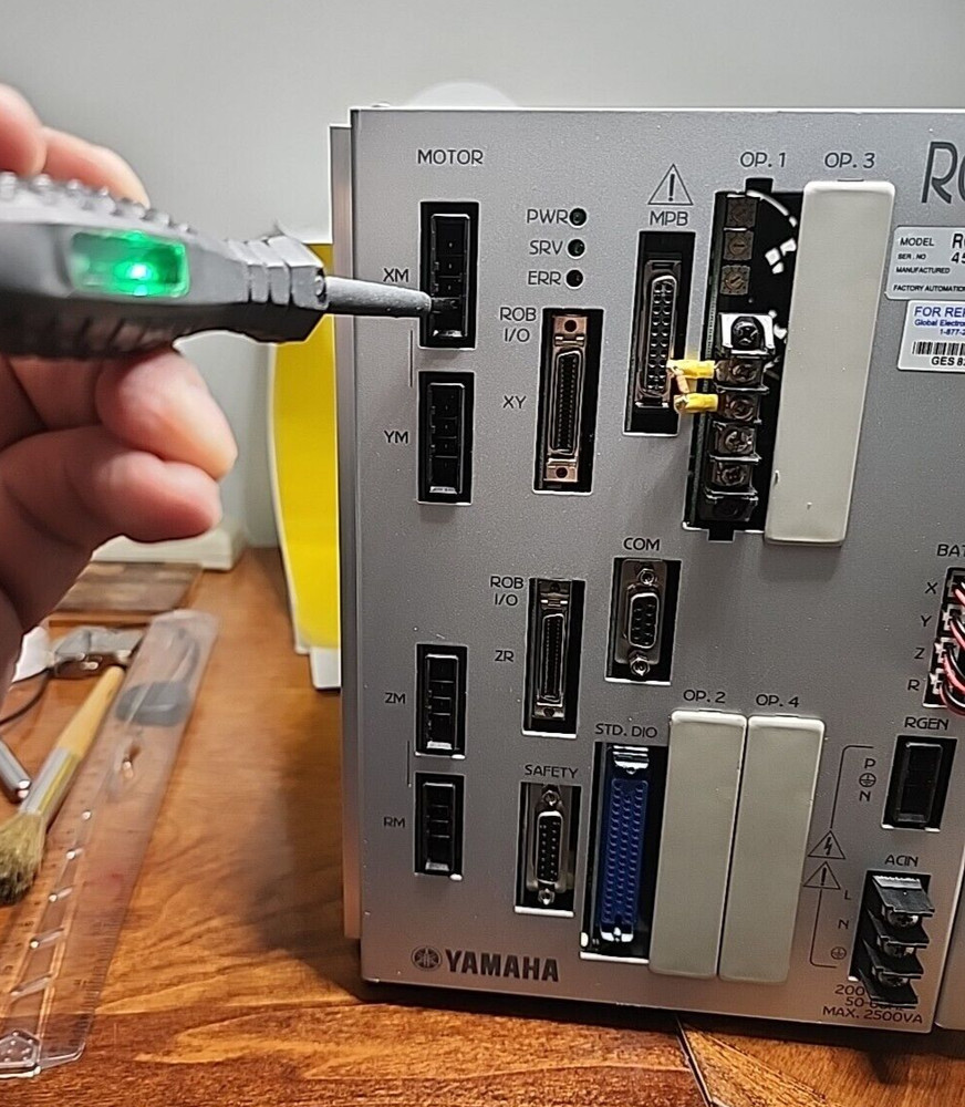 YAMAHA RCX40 ROBOT CONTROLER [OFF]