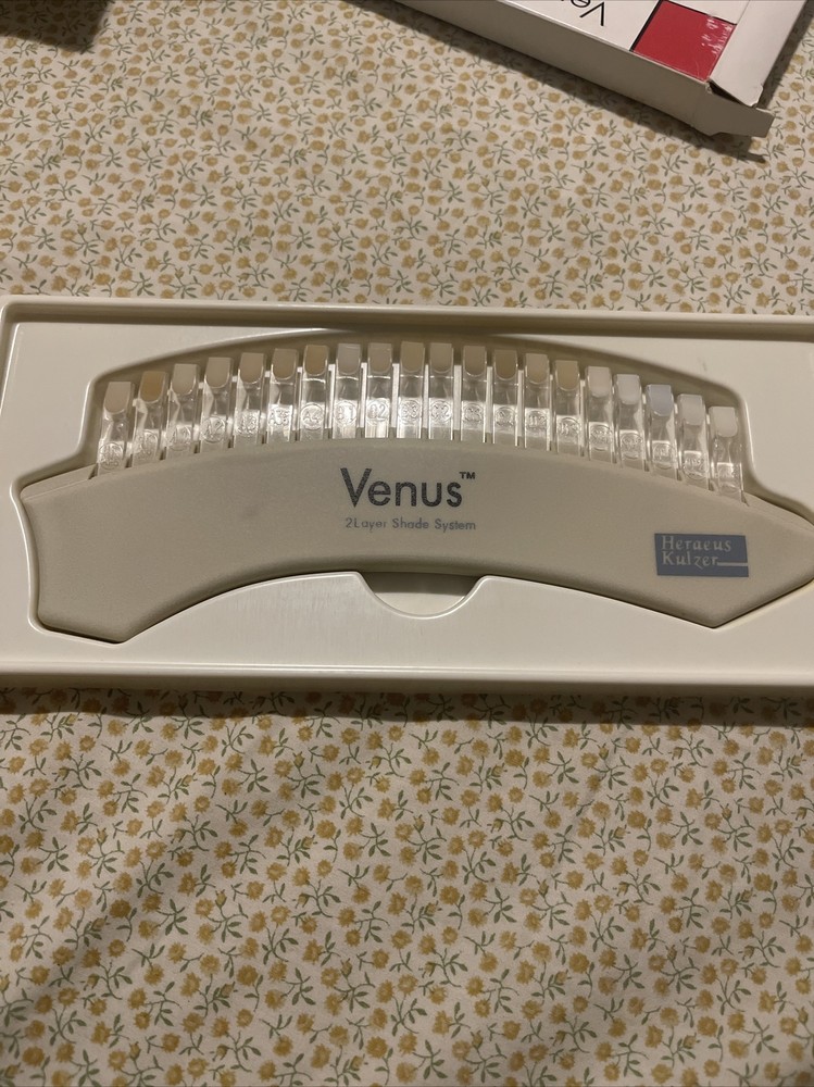 Heraeus Venus 2 Layer Shade Guide Universal